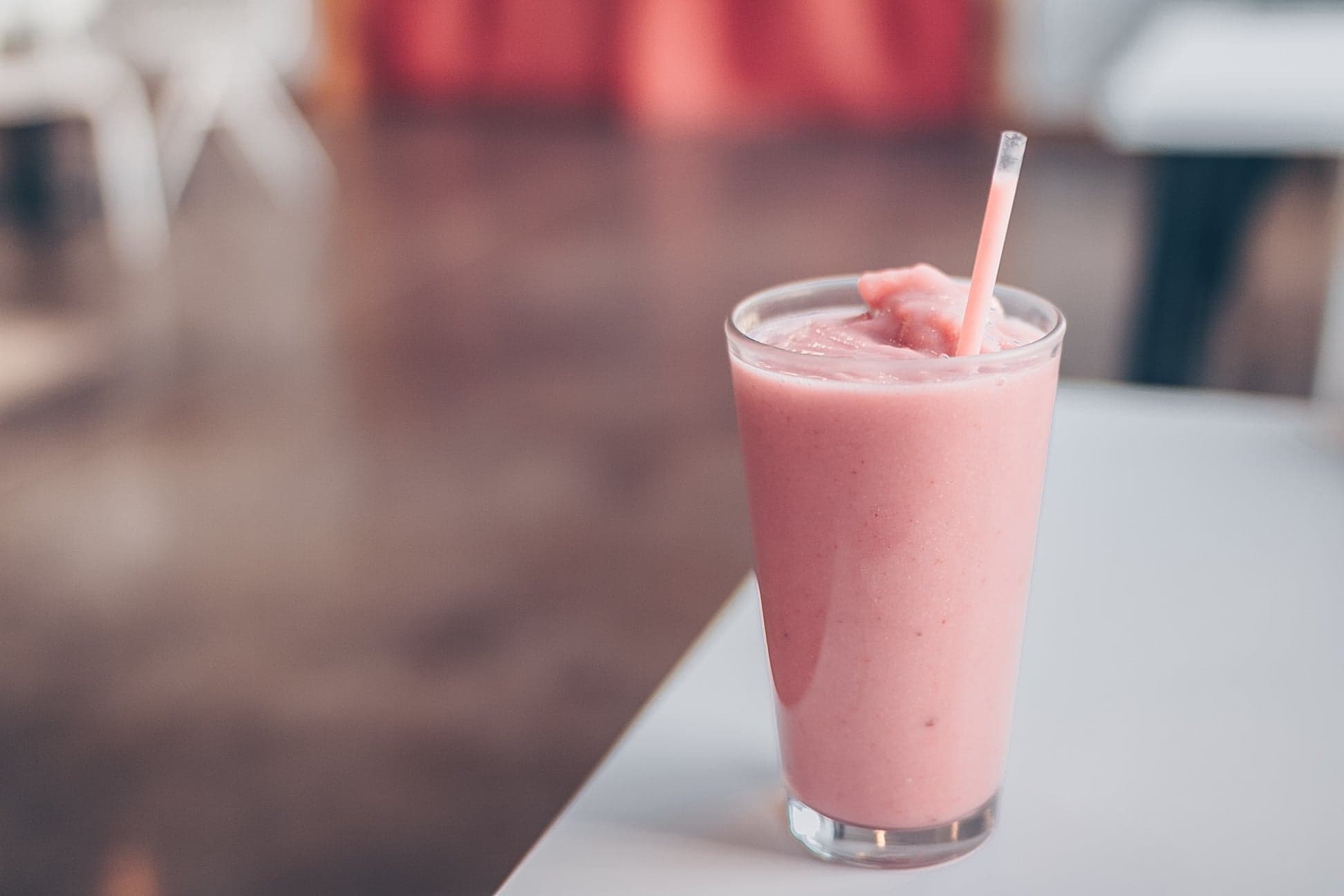 Two Minute Breakfast Smoothie – Avocado & Strawberry Smoothie Recipe